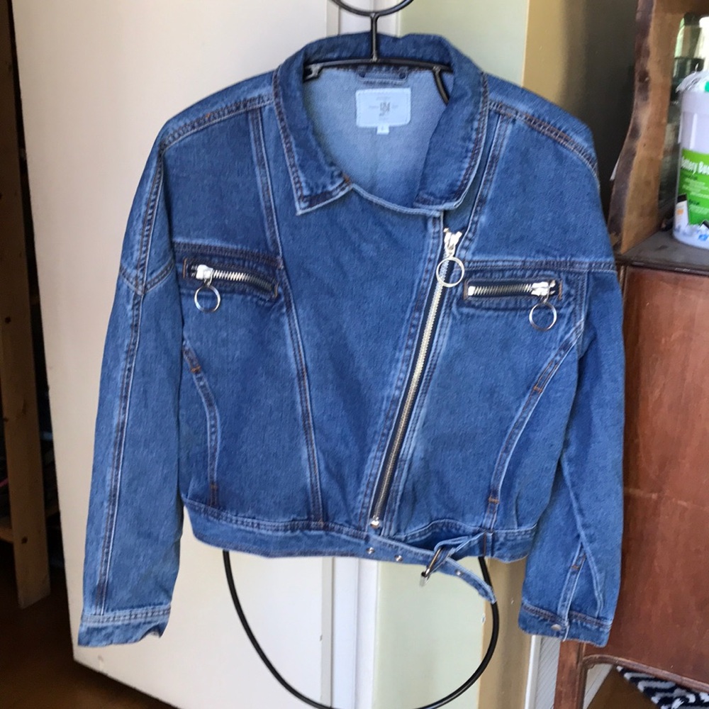 I’m Jean jacket size L nwot denim